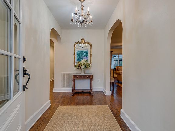5th image of 3001 W Walnut St