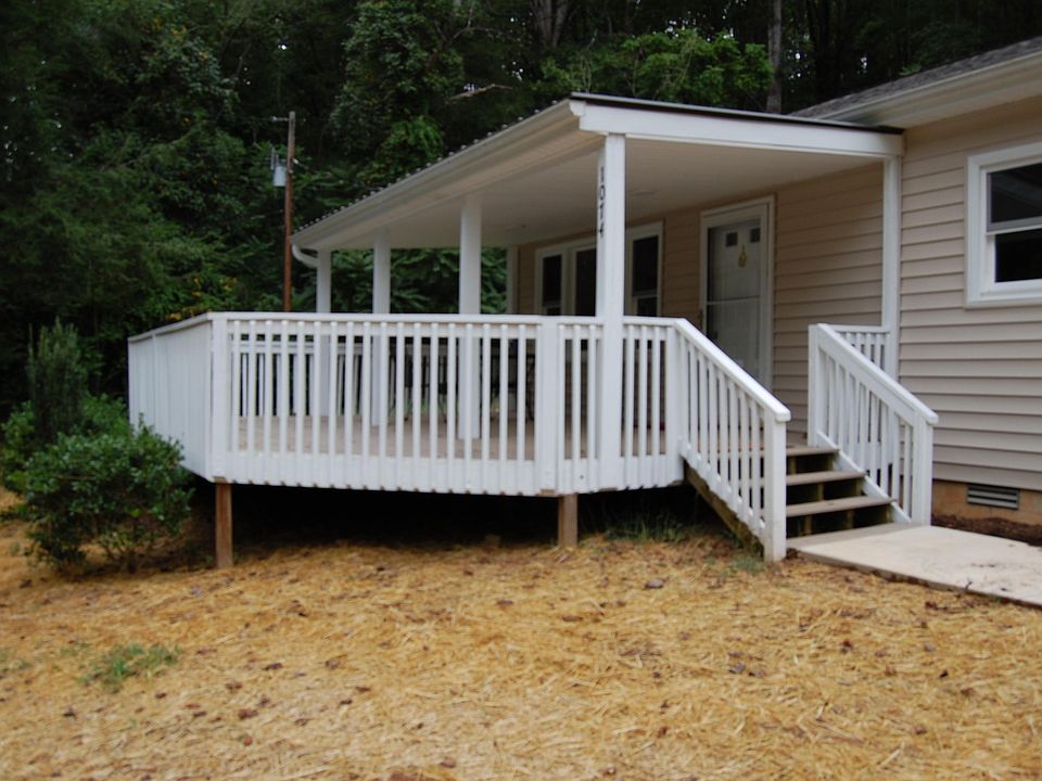 1st image of 1074 Gardeners Ln
