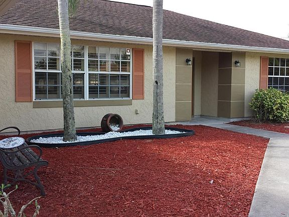 2nd image of 674 SW Hillsboro Cir