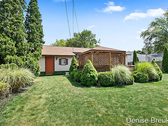 3rd image of 2150 Audley Dr NE