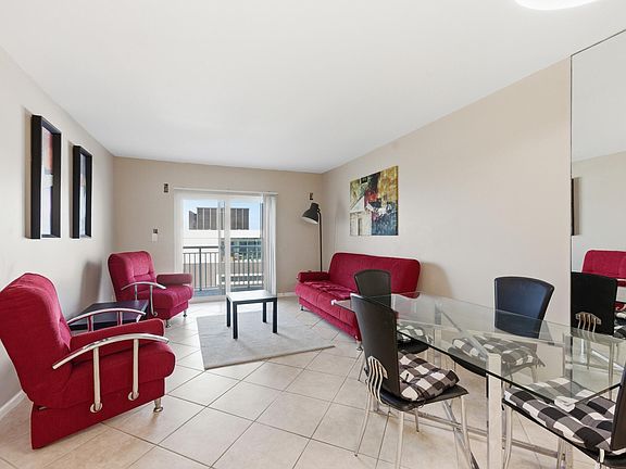 4th image of 200 S Birch Rd APT 605