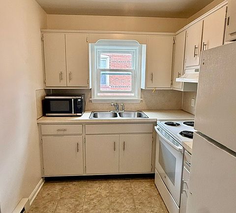 2nd image of 144 E Lincoln Hwy APT 4