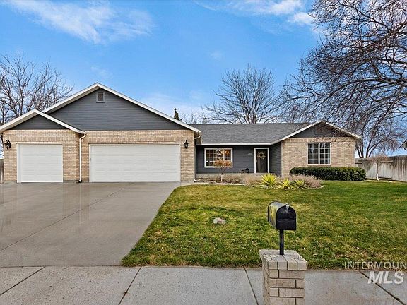 2nd image of 2306 Hillcrest Dr