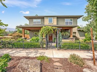 677 Jaquelyn St, Ashland, OR 97520
