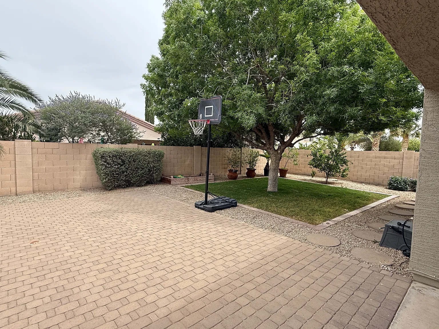 4 bed, 2010 sqft, $2,550 — Photo 4