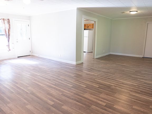 4th image of 1735 Dogwood Dr