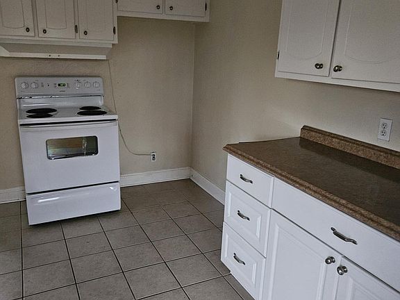 2nd image of 2718 Meadowview Dr NW