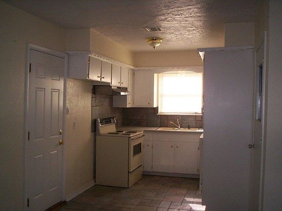 3rd image of 5816 NW Dearborn Ave