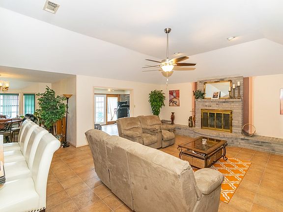 3rd image of 1412 Alta Vista Ave