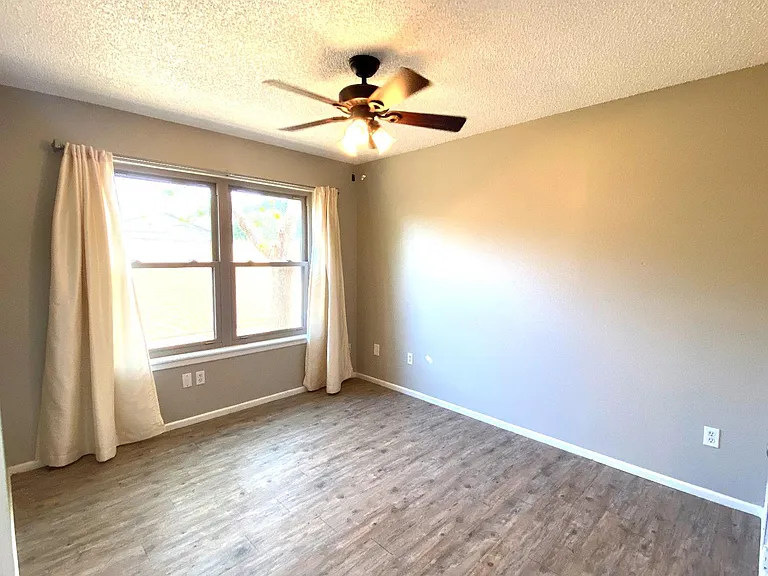 9818 Jordan Ave #B — Photo 12