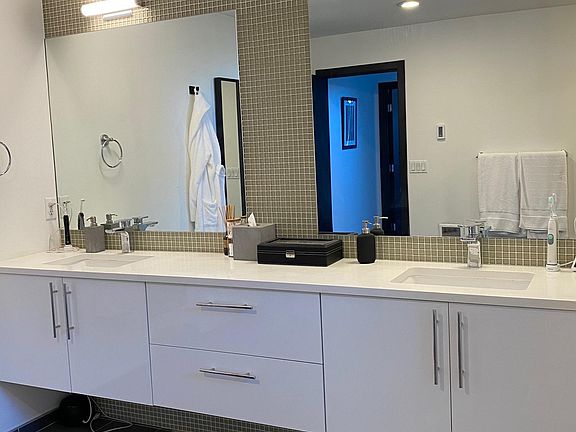master bathroom, 3rd floor
