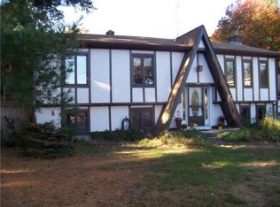 1 Sparrow Ln, Warwick, RI 02889