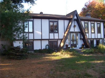 1 Sparrow Ln, Warwick, RI, 02889