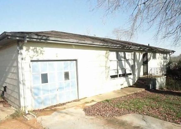 2nd image of 4305 Shawnee Cir