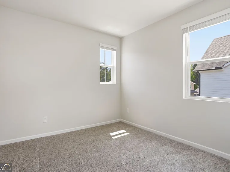142 Henley St — Photo 20
