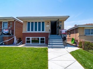 7742 Central Ave, Burbank, IL 60459