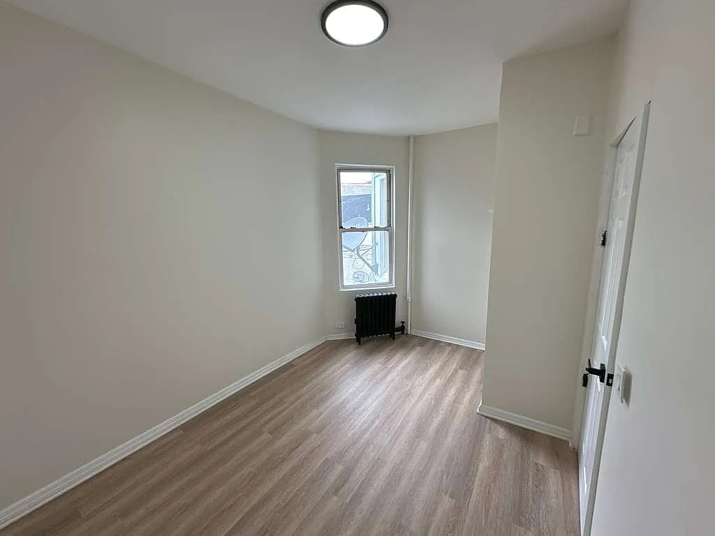3 bed, 1049 sqft, $2,200 — Photo 3