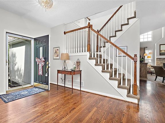 3rd image of 8117 W 130th St
