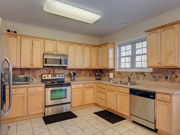 4th image of 501 Youngstown Ct