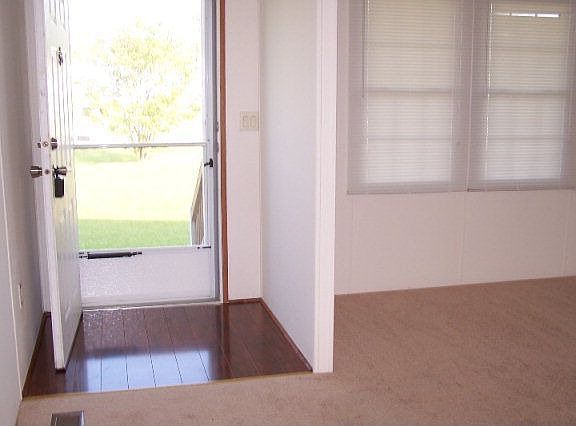3rd image of 105 Courtland Pl