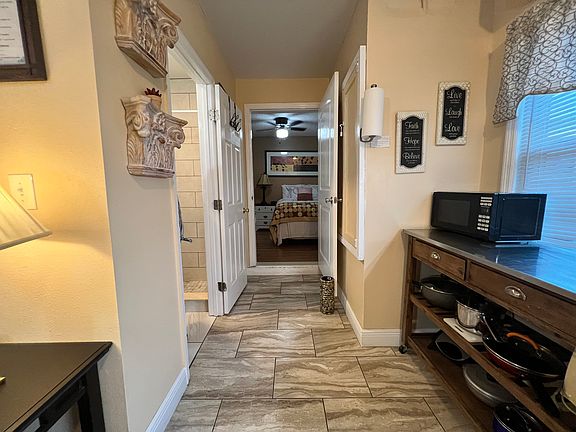 5th image of 1013 Dakota Ave