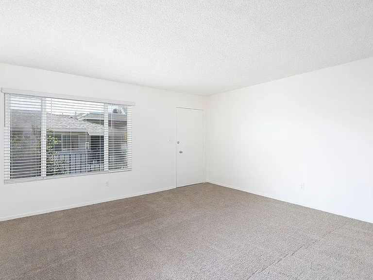 1128 Felspar Street — Photo 14