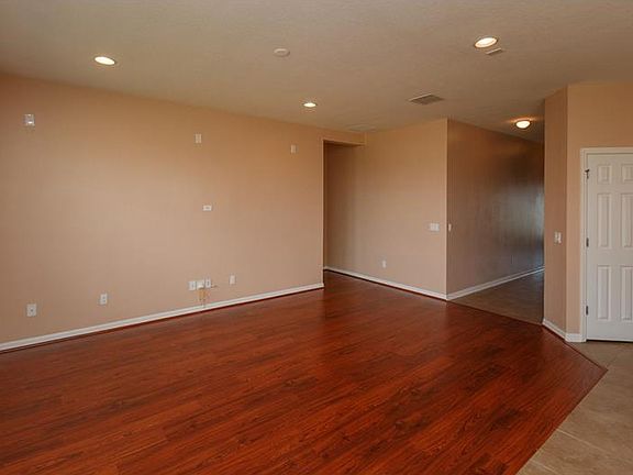 3rd image of 596 Sky Top Dr