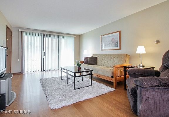 3rd image of 6547 N Harlem Ave APT 1E
