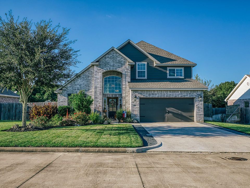 1st image of 1704 Twin Oaks Cir