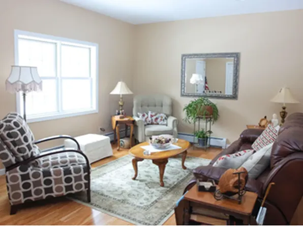 25 Greenbriar Dr, Essex Jct, VT 05452