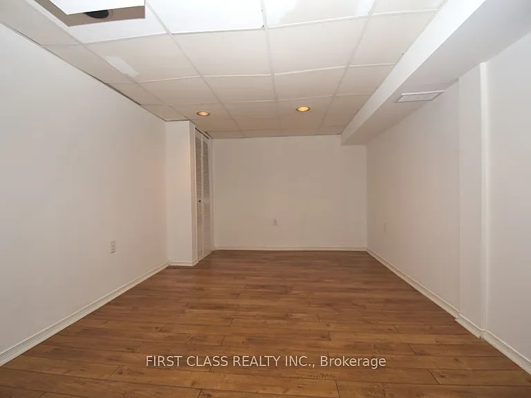 87 Vauxhall Dr — Photo 9