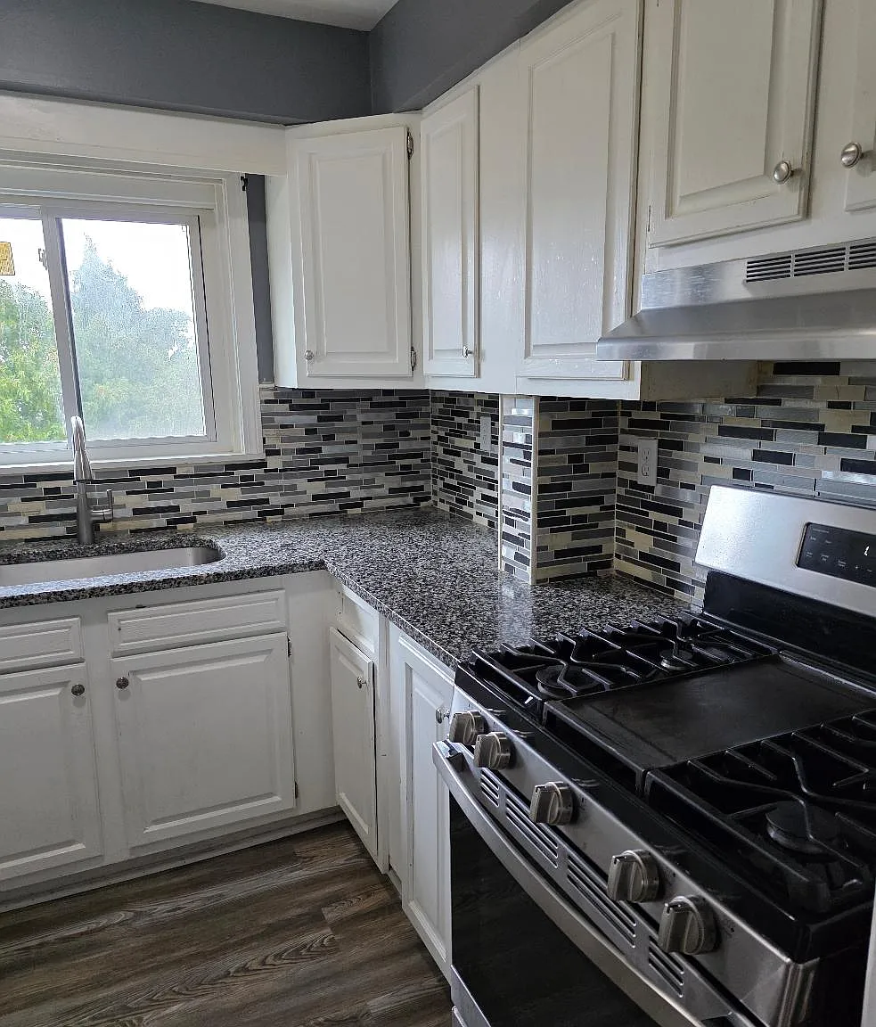 4 bed, 1400 sqft, $2,399 — Photo 1