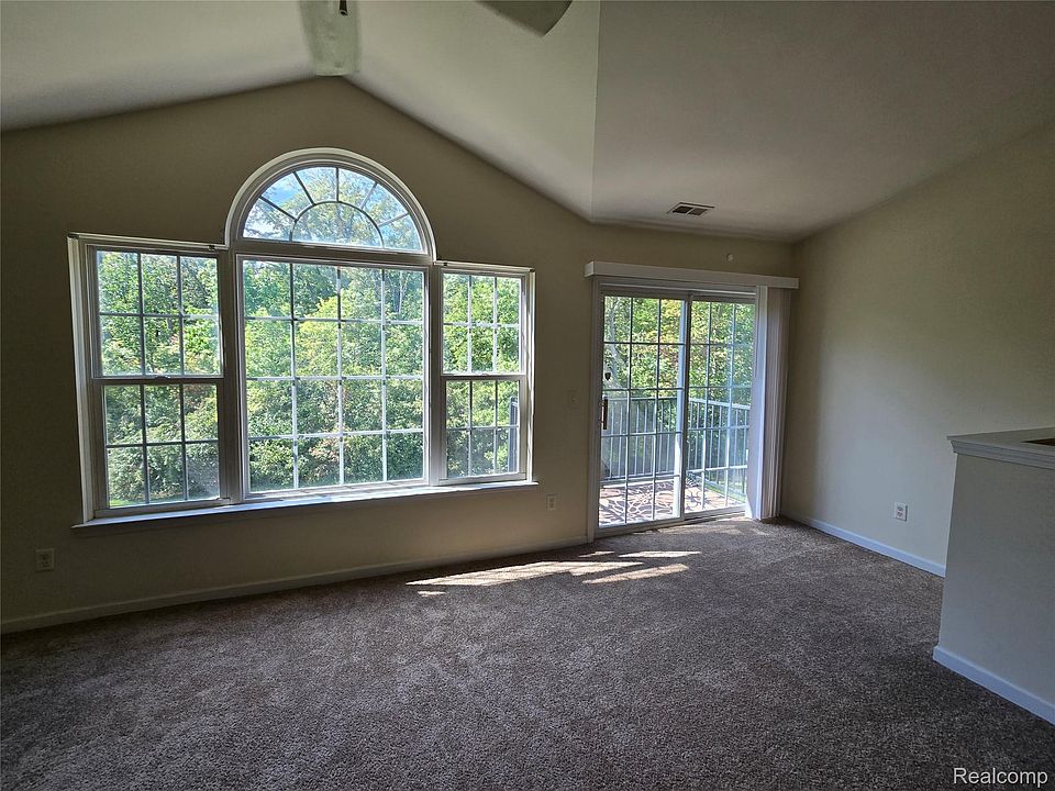 27248 Hidden Oaks Dr, photo 2