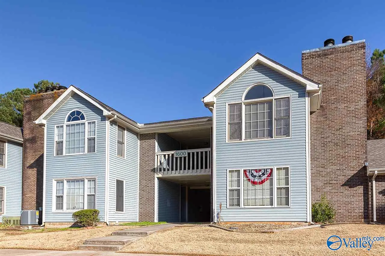 2 bed, 2.0 bath, 1030 sqft, $1,125 — Photo 1