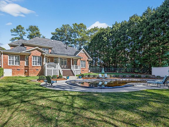 4th image of 4511 Greenbreeze Ln