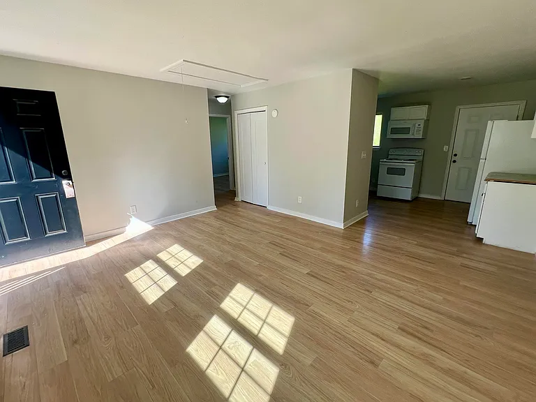 809 S Franklin St — Photo 12