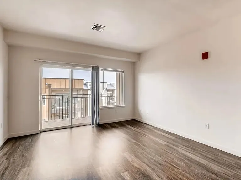 Del Corazon Apartments — Photo 5