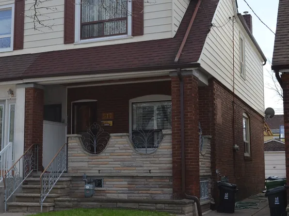 517 Milverton Blvd, Toronto, ON M4C 1X6