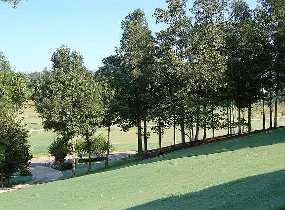 2nd image of 3818 Majestic Oaks Dr
