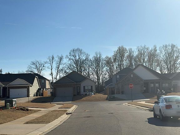 5th image of 40 Witherspoon Dr