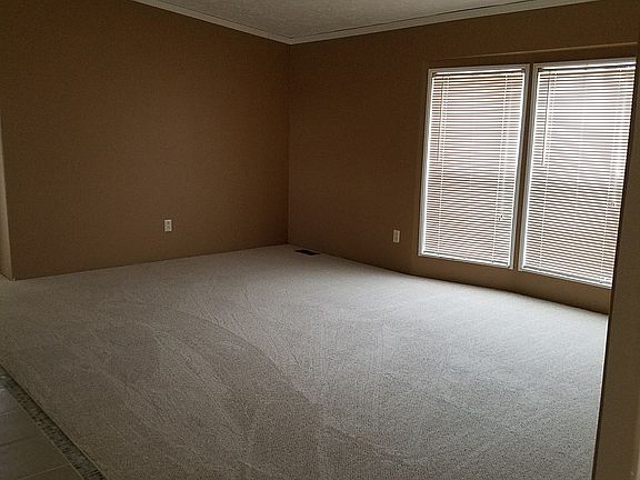 3rd image of 98 Dunhill Dr