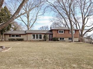 1500 Rolling Meadow Dr, Brookfield, WI 53045