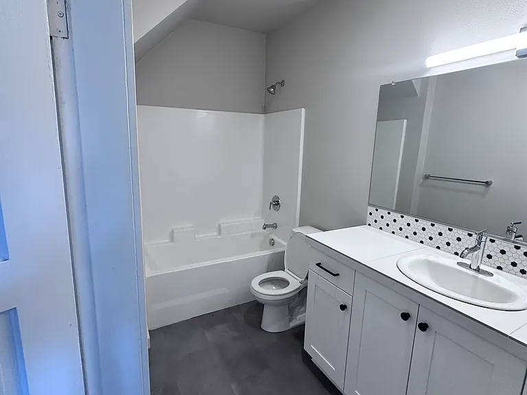 13985 S Leland Rd — Photo 15