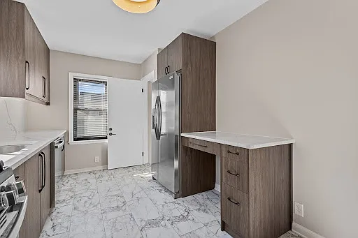387 S Hamilton St — Photo 5