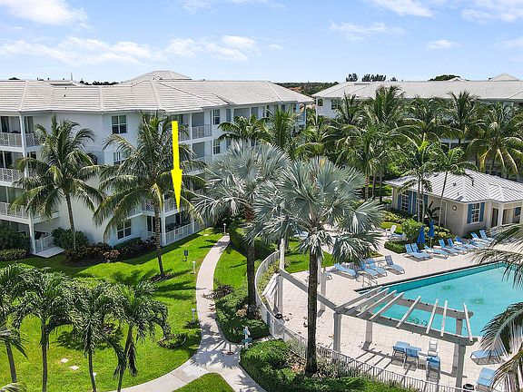 5th image of 914 Bay Colony Drive S