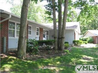 591B Lake Point Dr, Lakewood, NJ 08701