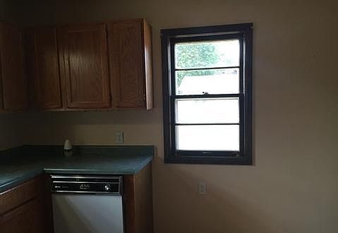 3rd image of 54 21st Ave N