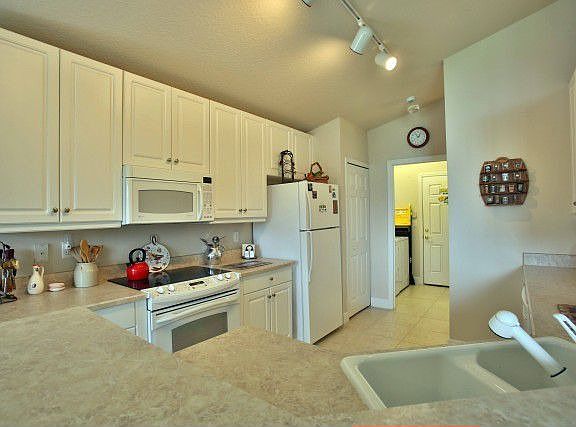 2nd image of 1203 Crown Pointe Ln
