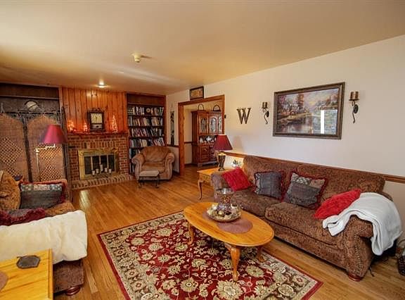 2nd image of 140 Cindy Ln