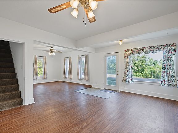 3rd image of 207 River St S